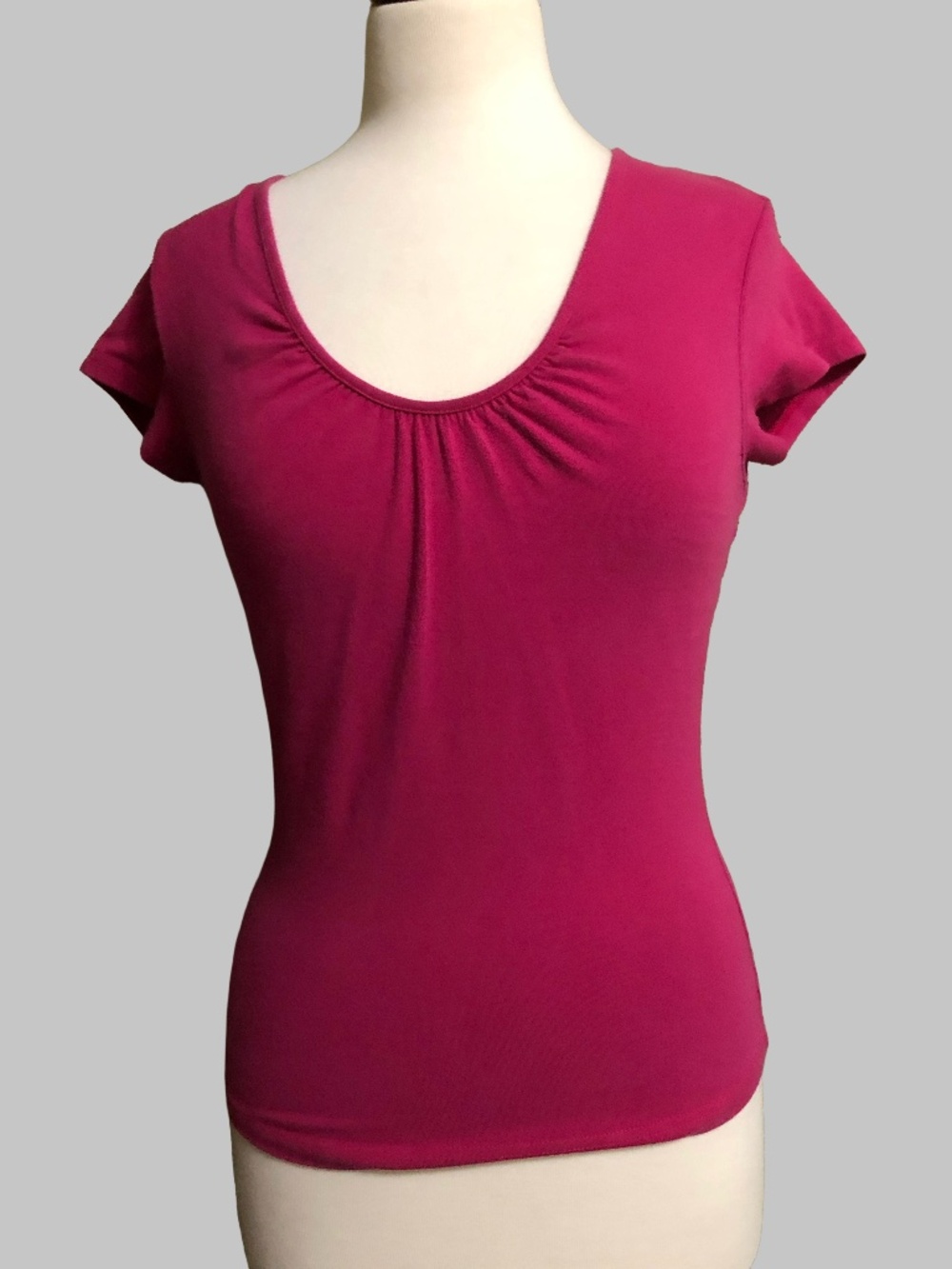 Express Raspberry Pink Ruched Scoop Neck Fitted Cap Sleeve Top Blouse M / S